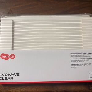 Tech21 EvoWave Cover for MacBook Air 13" (2022-2024) - Clear
